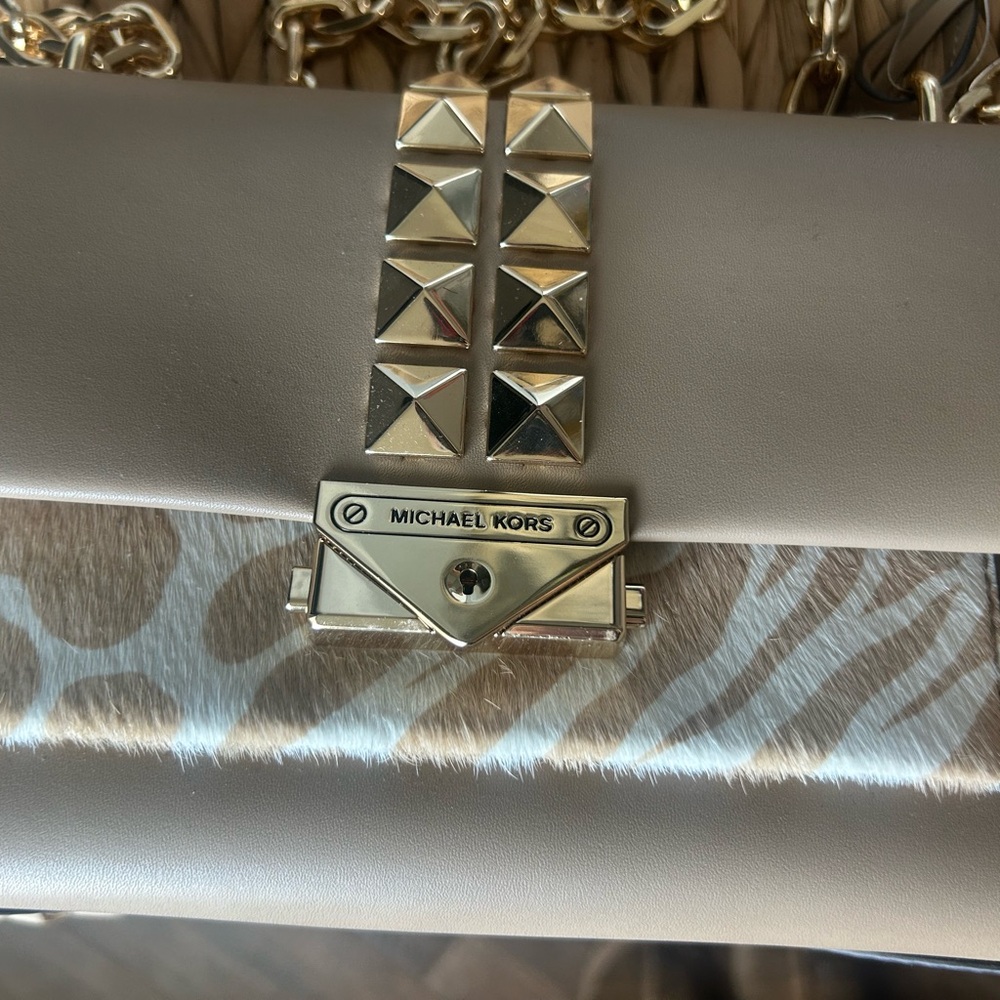 Studded Beige Leather Shoulder Bag - Picture 6 of 13